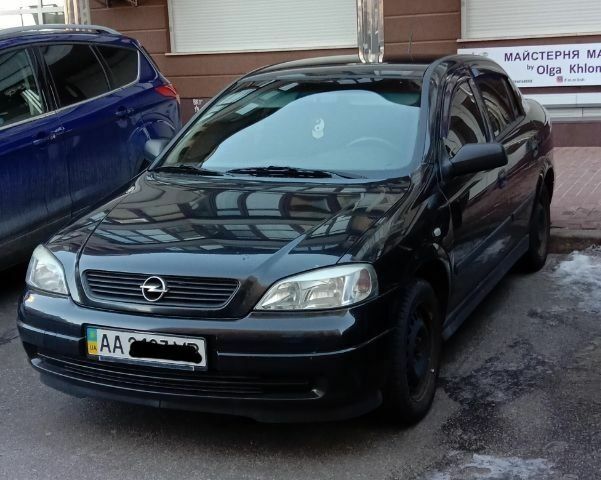 Черный Опель Астра, объемом двигателя 1.4 л и пробегом 150 тыс. км за 4000 $, фото 1 на Automoto.ua