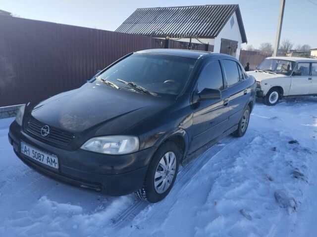 Черный Опель Астра, объемом двигателя 1.4 л и пробегом 204 тыс. км за 2400 $, фото 1 на Automoto.ua