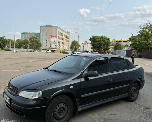 Черный Опель Астра, объемом двигателя 1.4 л и пробегом 240 тыс. км за 3000 $, фото 1 на Automoto.ua
