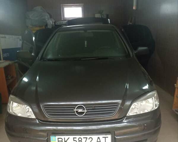 Черный Опель Астра, объемом двигателя 1.39 л и пробегом 220 тыс. км за 3300 $, фото 1 на Automoto.ua