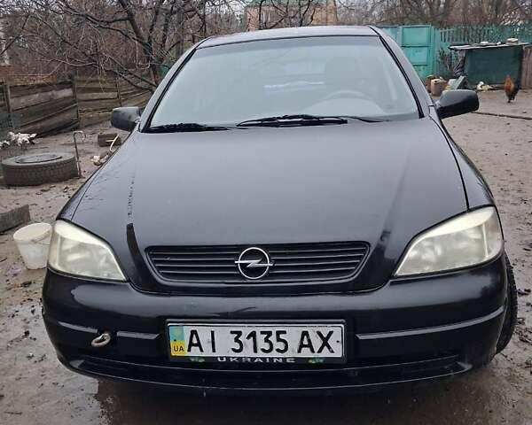 Черный Опель Астра, объемом двигателя 1.4 л и пробегом 200 тыс. км за 3000 $, фото 1 на Automoto.ua