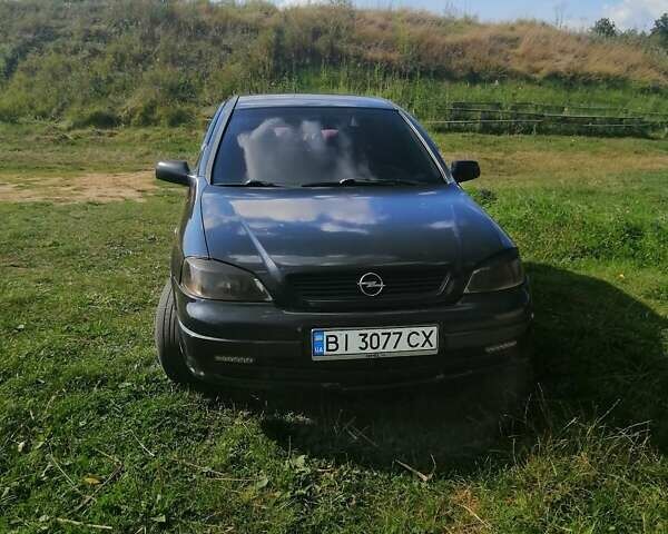 Черный Опель Астра, объемом двигателя 1.4 л и пробегом 250 тыс. км за 3000 $, фото 1 на Automoto.ua