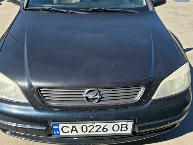 Черный Опель Астра, объемом двигателя 1.4 л и пробегом 240 тыс. км за 3000 $, фото 1 на Automoto.ua
