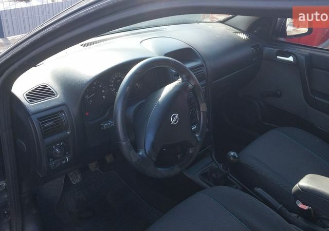 Черный Опель Астра, объемом двигателя 1.4 л и пробегом 150 тыс. км за 4200 $, фото 1 на Automoto.ua