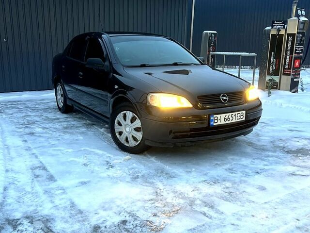 Черный Опель Астра, объемом двигателя 1.6 л и пробегом 159 тыс. км за 3900 $, фото 1 на Automoto.ua