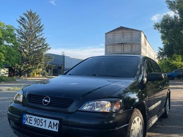 Черный Опель Астра, объемом двигателя 1.6 л и пробегом 260 тыс. км за 3200 $, фото 1 на Automoto.ua