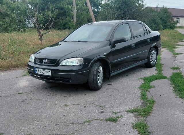 Чорний Опель Астра, об'ємом двигуна 1.4 л та пробігом 217 тис. км за 3300 $, фото 1 на Automoto.ua
