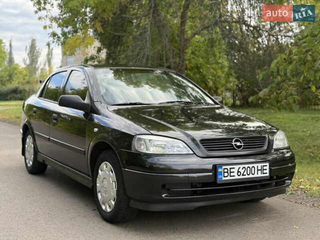 Черный Опель Астра, объемом двигателя 1.4 л и пробегом 250 тыс. км за 3650 $, фото 1 на Automoto.ua