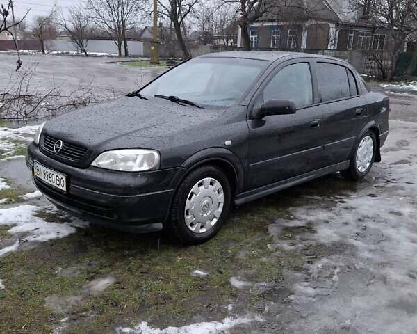 Черный Опель Астра, объемом двигателя 1.39 л и пробегом 165 тыс. км за 3500 $, фото 1 на Automoto.ua