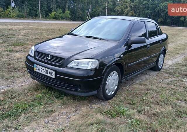 Черный Опель Астра, объемом двигателя 1.4 л и пробегом 237 тыс. км за 2999 $, фото 1 на Automoto.ua