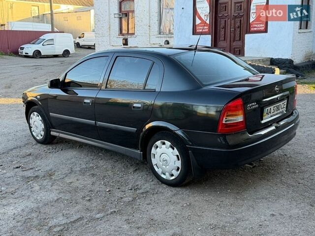 Черный Опель Астра, объемом двигателя 1.4 л и пробегом 200 тыс. км за 1550 $, фото 1 на Automoto.ua