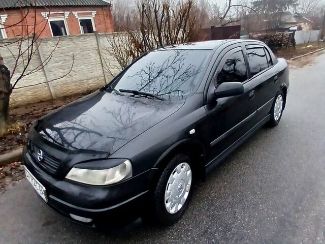 Черный Опель Астра, объемом двигателя 1.4 л и пробегом 350 тыс. км за 2600 $, фото 1 на Automoto.ua