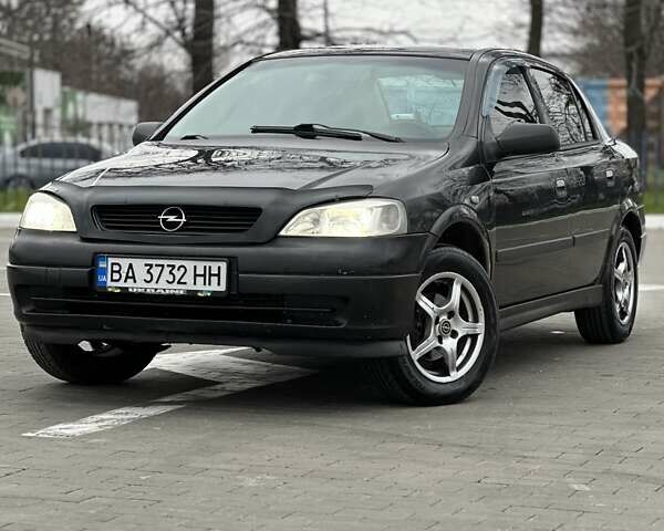 Чорний Опель Астра, об'ємом двигуна 1.38 л та пробігом 320 тис. км за 2900 $, фото 1 на Automoto.ua