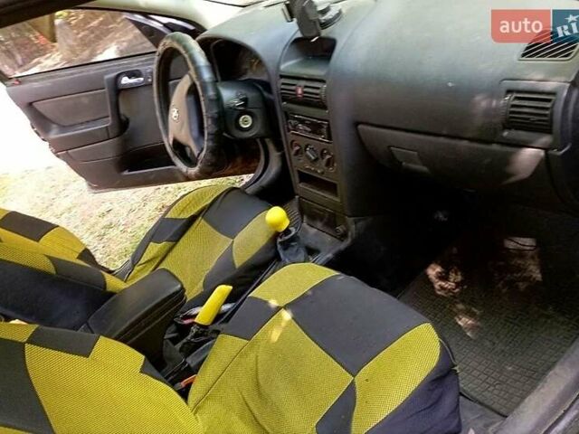 Чорний Опель Астра, об'ємом двигуна 1.6 л та пробігом 170 тис. км за 1300 $, фото 1 на Automoto.ua