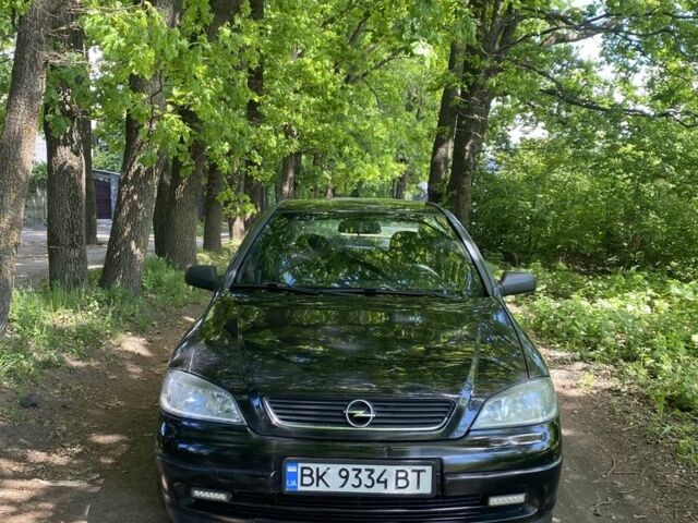 Черный Опель Астра, объемом двигателя 1.6 л и пробегом 470 тыс. км за 3000 $, фото 1 на Automoto.ua
