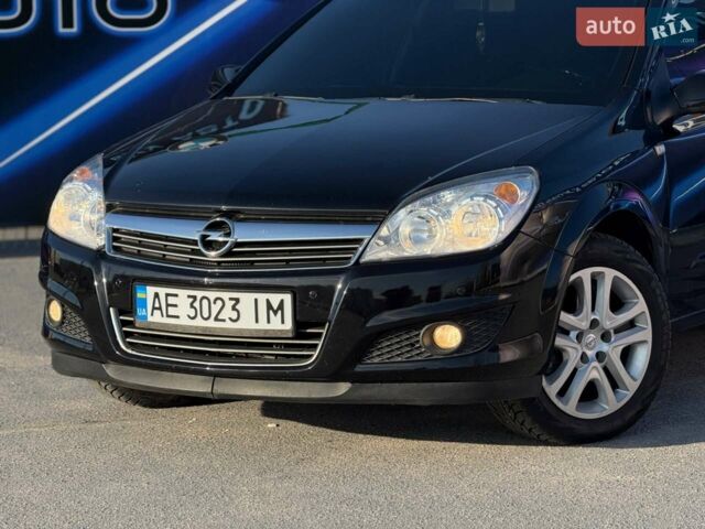 Черный Опель Астра, объемом двигателя 1.6 л и пробегом 174 тыс. км за 5999 $, фото 1 на Automoto.ua