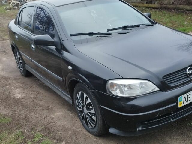 Черный Опель Астра, объемом двигателя 1.6 л и пробегом 200 тыс. км за 3700 $, фото 1 на Automoto.ua