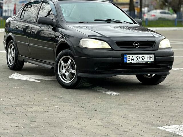 Черный Опель Астра, объемом двигателя 1.4 л и пробегом 320 тыс. км за 2900 $, фото 1 на Automoto.ua