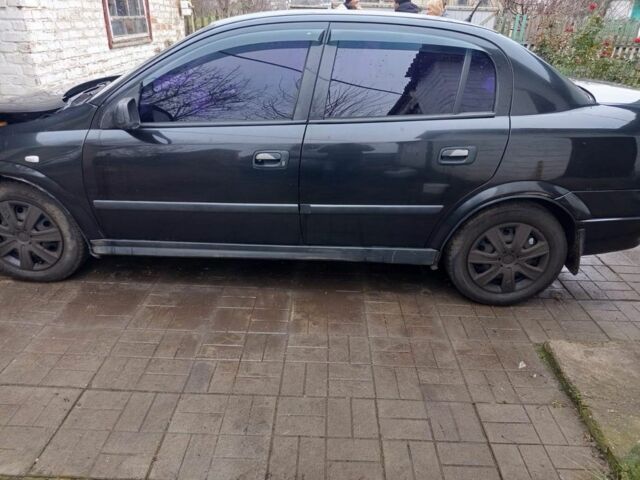 Черный Опель Астра, объемом двигателя 1.4 л и пробегом 250 тыс. км за 1300 $, фото 1 на Automoto.ua