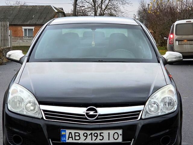 Черный Опель Астра, объемом двигателя 1.8 л и пробегом 210 тыс. км за 4400 $, фото 1 на Automoto.ua