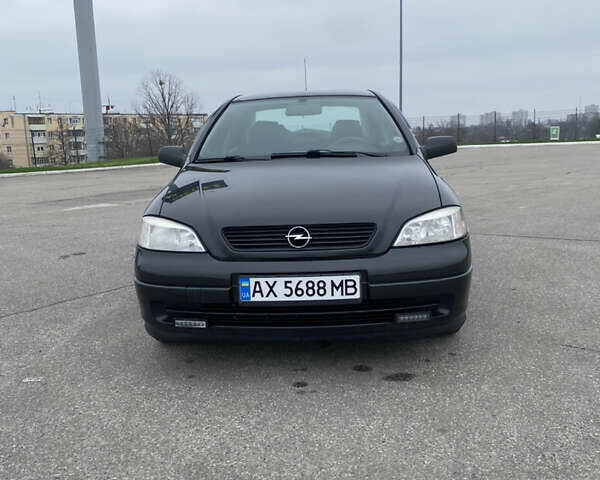 Чорний Опель Астра, об'ємом двигуна 1.6 л та пробігом 215 тис. км за 4100 $, фото 1 на Automoto.ua