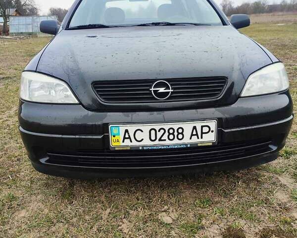 Черный Опель Астра, объемом двигателя 1.36 л и пробегом 200 тыс. км за 4200 $, фото 1 на Automoto.ua