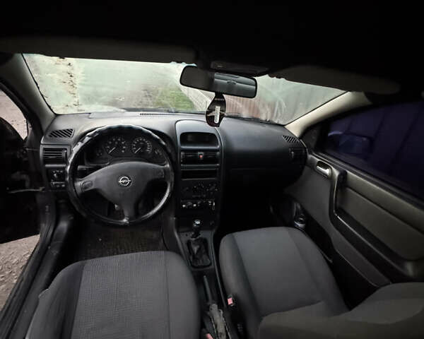 Черный Опель Астра, объемом двигателя 1.6 л и пробегом 240 тыс. км за 2500 $, фото 1 на Automoto.ua