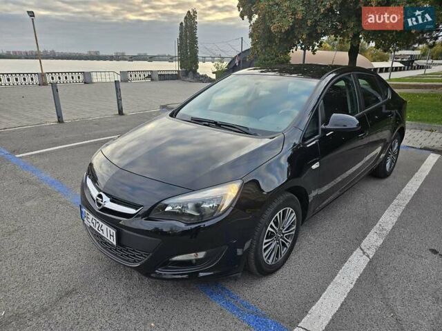 Черный Опель Астра, объемом двигателя 1.4 л и пробегом 70 тыс. км за 11500 $, фото 1 на Automoto.ua
