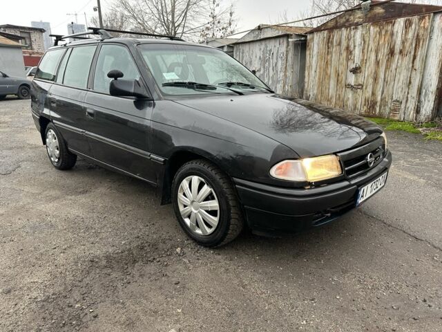 Черный Опель Астра, объемом двигателя 1.8 л и пробегом 100 тыс. км за 1250 $, фото 1 на Automoto.ua
