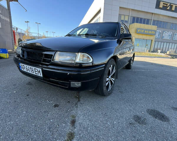 Черный Опель Астра, объемом двигателя 1.7 л и пробегом 590 тыс. км за 2400 $, фото 1 на Automoto.ua