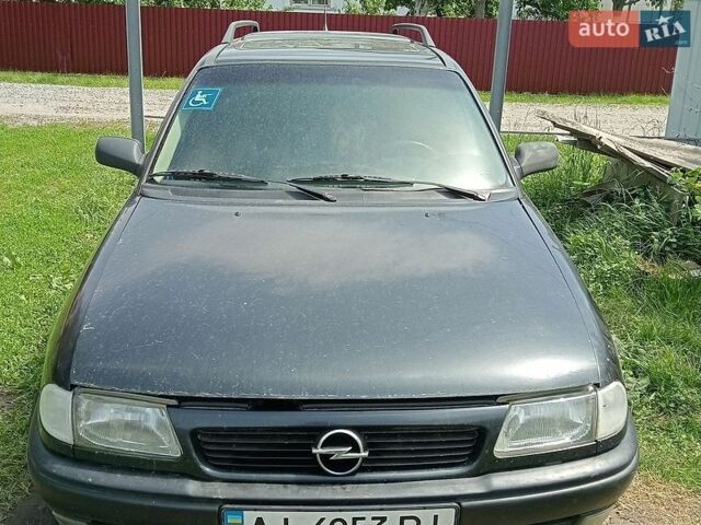 Черный Опель Астра, объемом двигателя 1.6 л и пробегом 272 тыс. км за 1100 $, фото 1 на Automoto.ua