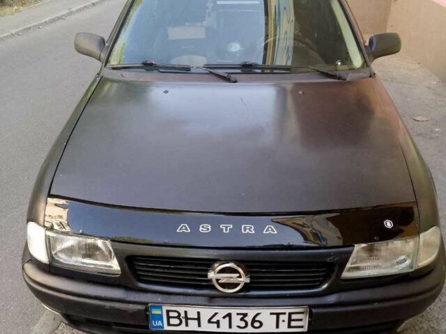 Черный Опель Астра, объемом двигателя 1.6 л и пробегом 500 тыс. км за 1850 $, фото 1 на Automoto.ua