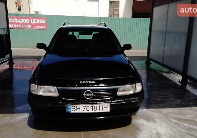 Чорний Опель Астра, об'ємом двигуна 1.6 л та пробігом 150 тис. км за 2200 $, фото 1 на Automoto.ua