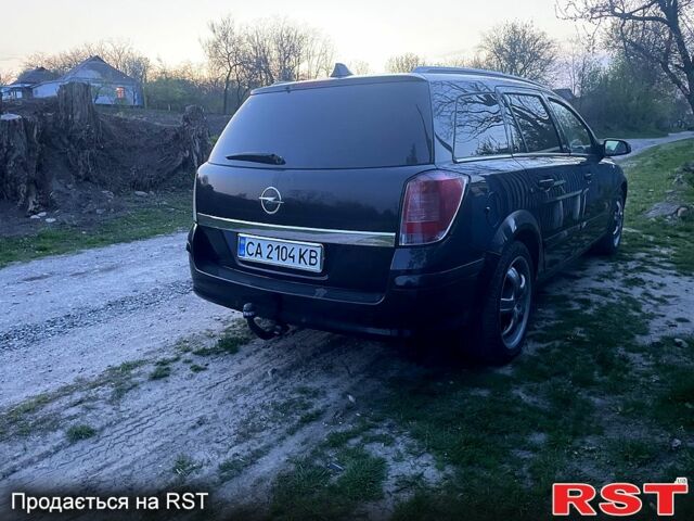 Черный Опель Астра, объемом двигателя 1.6 л и пробегом 260 тыс. км за 5000 $, фото 1 на Automoto.ua