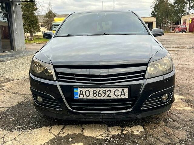 Черный Опель Астра, объемом двигателя 1.7 л и пробегом 292 тыс. км за 4000 $, фото 1 на Automoto.ua