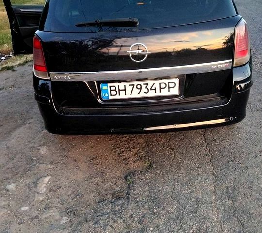 Черный Опель Астра, объемом двигателя 1.7 л и пробегом 200 тыс. км за 4299 $, фото 1 на Automoto.ua