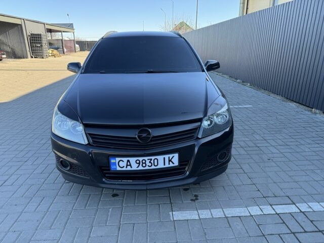 Черный Опель Астра, объемом двигателя 1.6 л и пробегом 237 тыс. км за 5000 $, фото 1 на Automoto.ua
