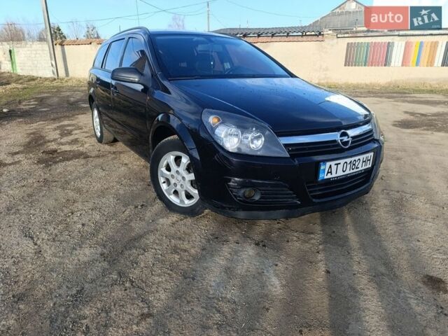 Черный Опель Астра, объемом двигателя 1.6 л и пробегом 300 тыс. км за 3300 $, фото 1 на Automoto.ua