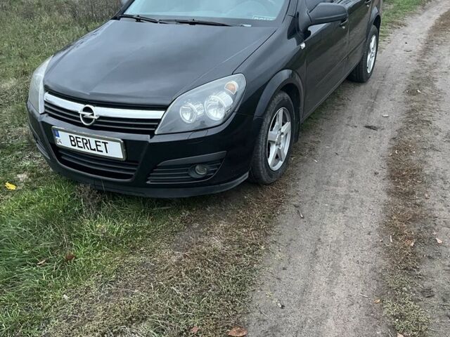 Черный Опель Астра, объемом двигателя 1.6 л и пробегом 330 тыс. км за 5200 $, фото 1 на Automoto.ua