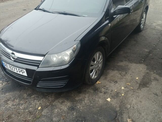 Черный Опель Астра, объемом двигателя 1.7 л и пробегом 380 тыс. км за 4900 $, фото 1 на Automoto.ua