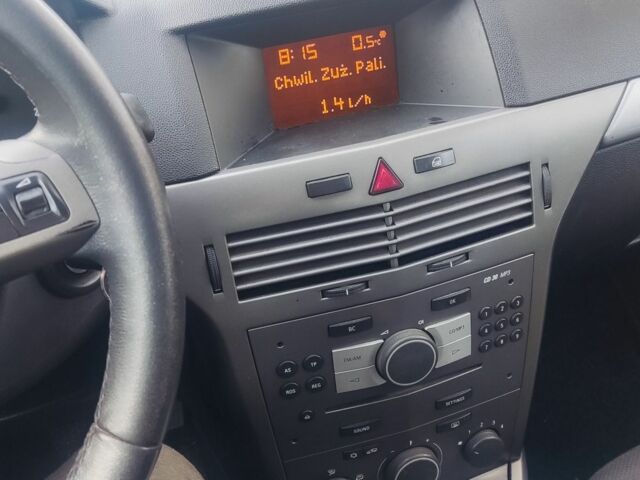 Черный Опель Астра, объемом двигателя 1.9 л и пробегом 350 тыс. км за 2088 $, фото 1 на Automoto.ua