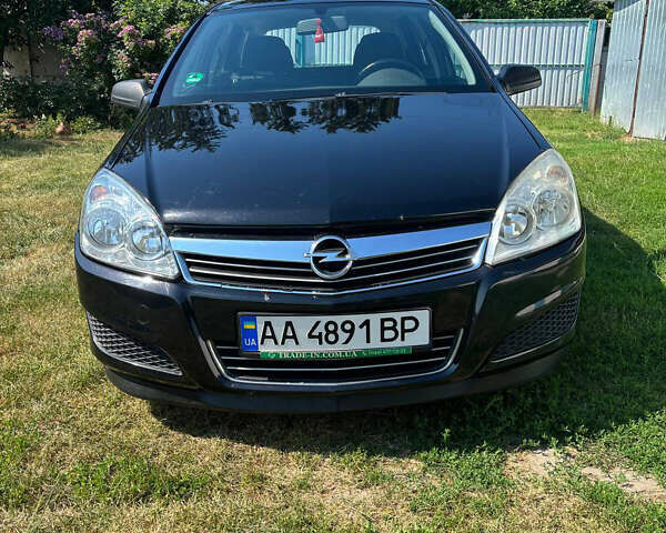 Черный Опель Астра, объемом двигателя 1.7 л и пробегом 238 тыс. км за 5300 $, фото 1 на Automoto.ua