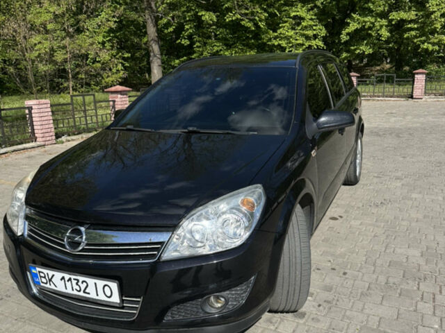 Черный Опель Астра, объемом двигателя 1.6 л и пробегом 280 тыс. км за 4700 $, фото 1 на Automoto.ua