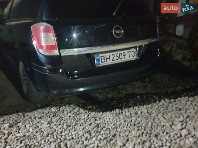 Черный Опель Астра, объемом двигателя 1.9 л и пробегом 331 тыс. км за 4800 $, фото 1 на Automoto.ua