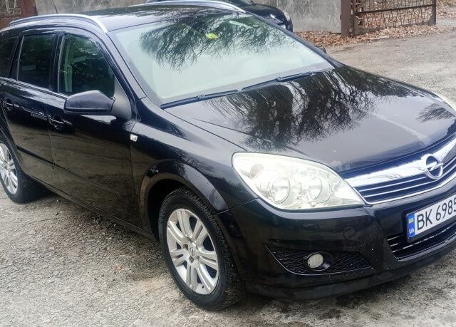 Черный Опель Астра, объемом двигателя 1.9 л и пробегом 248 тыс. км за 5100 $, фото 1 на Automoto.ua