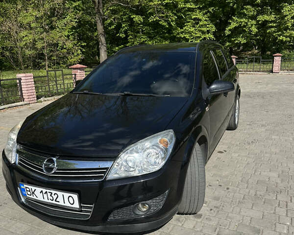 Черный Опель Астра, объемом двигателя 1.6 л и пробегом 280 тыс. км за 5100 $, фото 1 на Automoto.ua