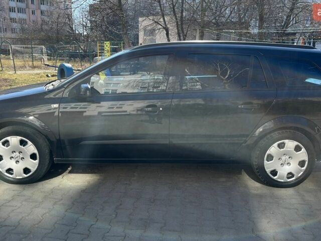 Черный Опель Астра, объемом двигателя 1.7 л и пробегом 336 тыс. км за 5299 $, фото 1 на Automoto.ua