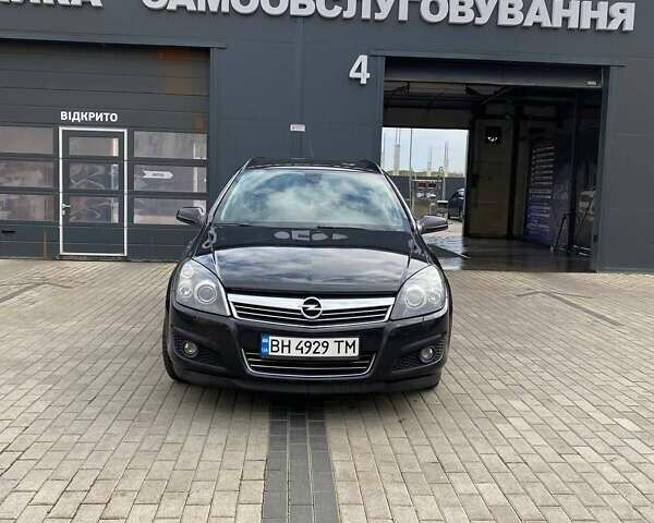 Черный Опель Астра, объемом двигателя 1.7 л и пробегом 312 тыс. км за 5000 $, фото 1 на Automoto.ua