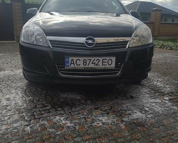 Черный Опель Астра, объемом двигателя 1.6 л и пробегом 200 тыс. км за 6000 $, фото 1 на Automoto.ua