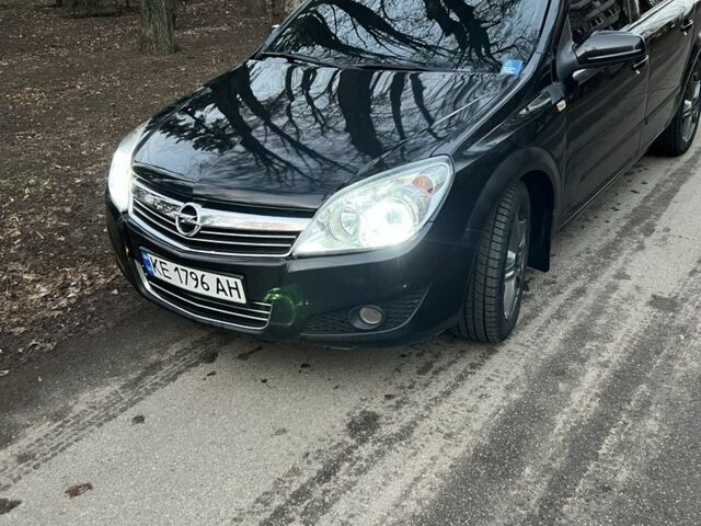 Черный Опель Астра, объемом двигателя 1.7 л и пробегом 250 тыс. км за 5900 $, фото 1 на Automoto.ua